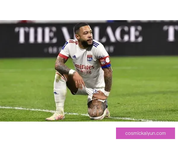 德佩近期在球场上的表现稳健，展现出其持续提升的足球影响力。